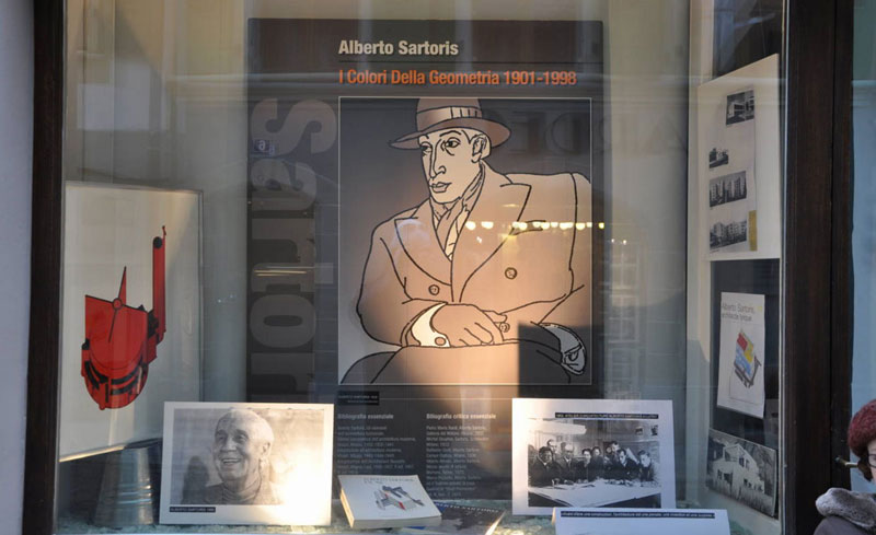 vitrine en hommage  Alberto Sartoris Lutry 2011